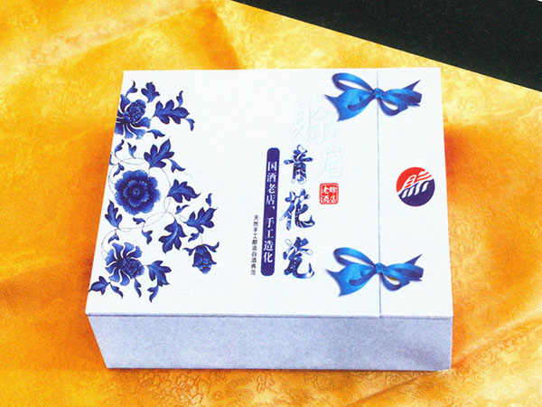 The blue and white porcelain box